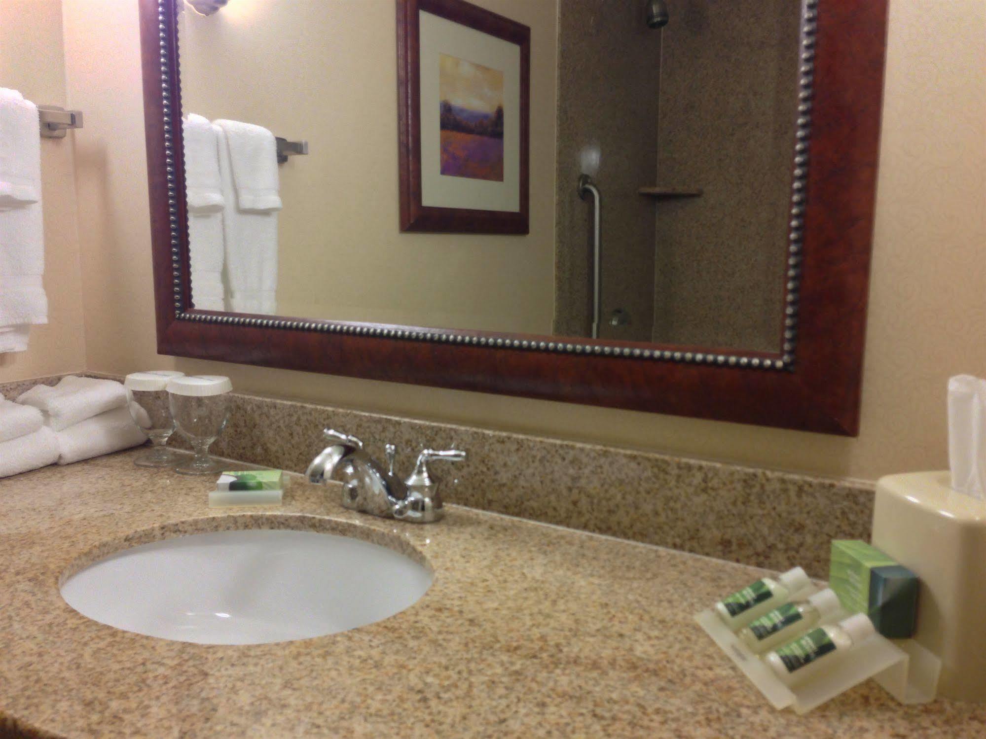 Hilton Garden Inn Halifax Airport Enfield Buitenkant foto